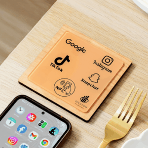 Plaque NFC Bois Multi Réseaux Sociaux